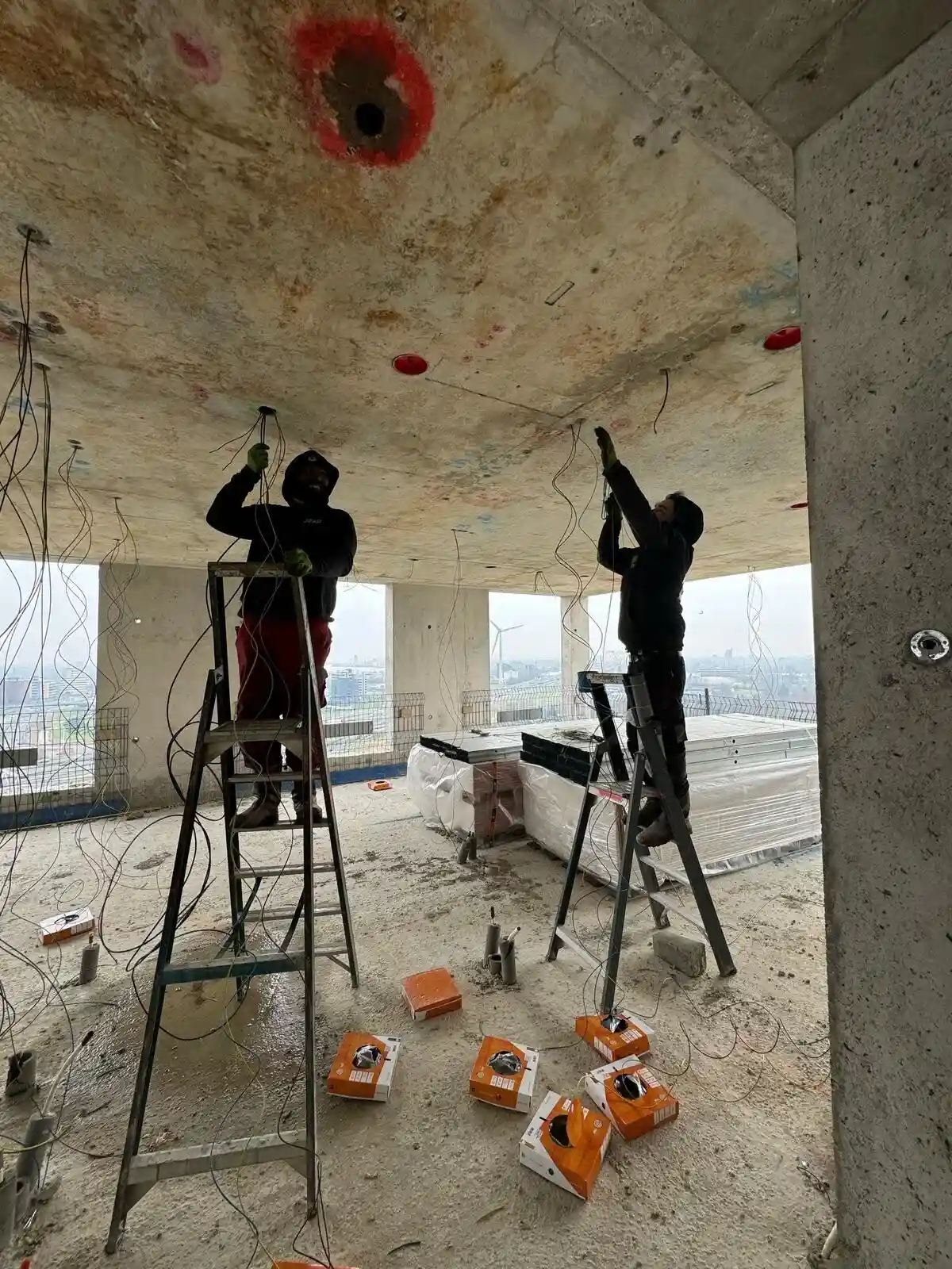 Over Özad Elektrotechniek