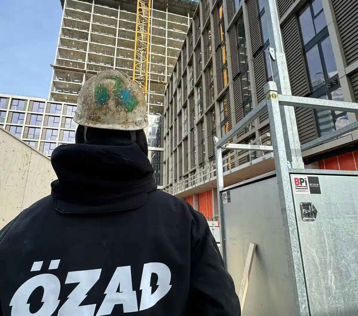 Over Özad Elektrotechniek